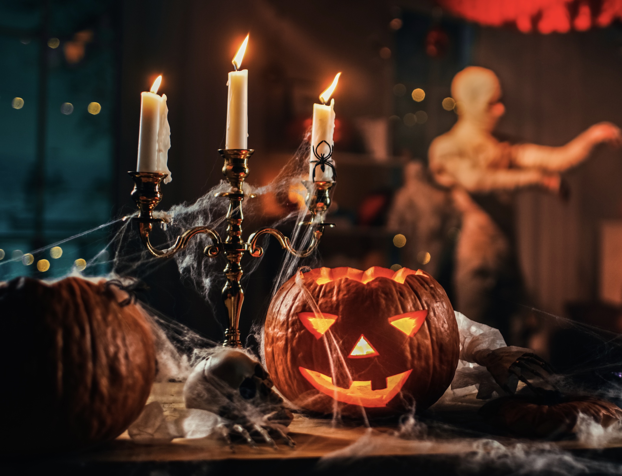 Trending Halloween Porch Décor Trends to Try This Year